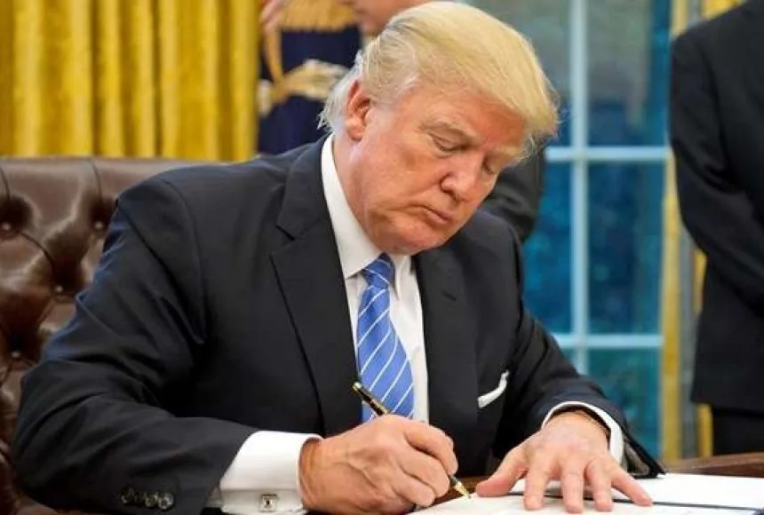 Трамп підписав оборонний бюджет США - санкції проти "Північного потоку-2" та військова допомога Україні