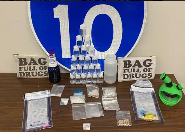 "Не возите наркотики в сумке с принтом Bag Full of Drugs" - задержание во Флориде