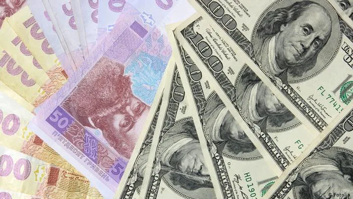Повільно зміцнюється курс гривні