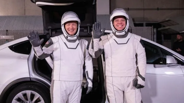 Вперше SpaceX Ілона Маска відправив астронавтів у космос