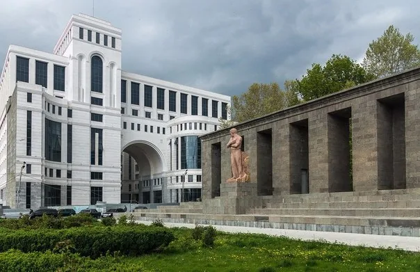 В организации нападений на армян в зарубежных странах обвинил Баку МИД Армении