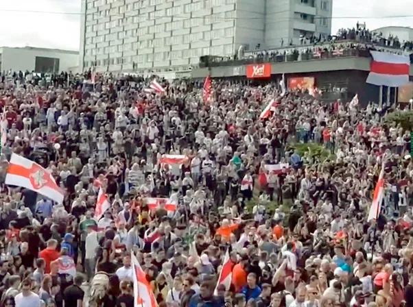 В поддержку протестующих выступил посол Беларуси в Словакии. ВИДЕО