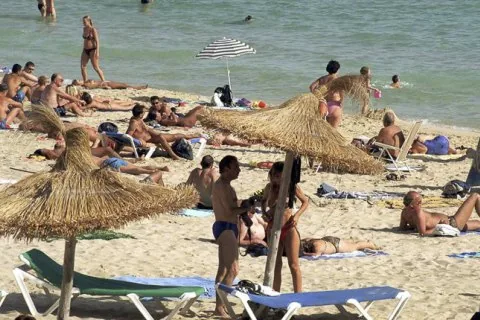 Німеччина оголосила майже всю Іспанію зоною ризику - пандемія