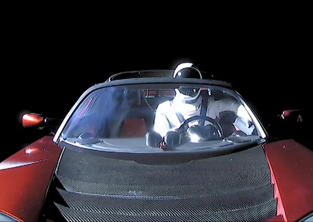 Вблизи Марса пролетел красный Tesla Roadster Илона Маска