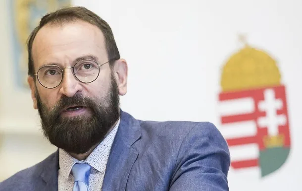 При попытке сбежать с мужской "секс-вечеринки" в Брюсселе попался сооснователь, защищающей "скрепы" венгерской партии