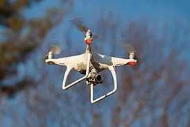 Вести дела с китайским производителем дронов DJI запретили американским компаниям власти США