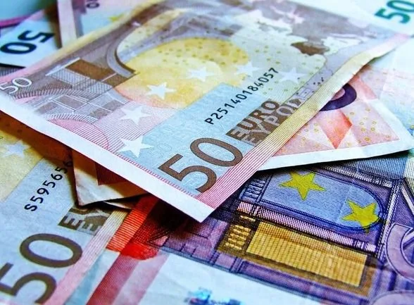 Гривня зміцнилась до долара та євро - офіційний курс валют