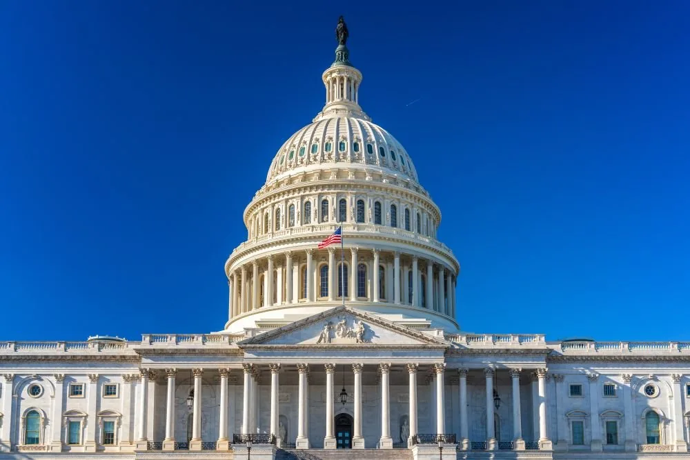 Пакет мер поддержки экономики на 1,9 трлн долларов принял конгресс США