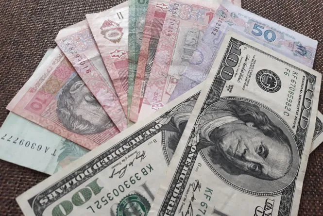 На перший робочий день після вихідних НБУ встановив курс гривні