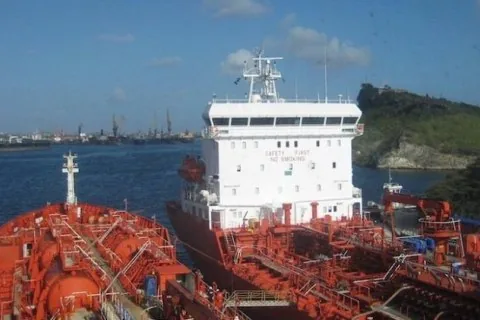 Пірати атакували танкер з моряками з України, Румунії та Філіппін біля берегів Беніну