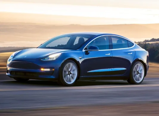 О рекордных поставках электрокаров отчиталась Tesla