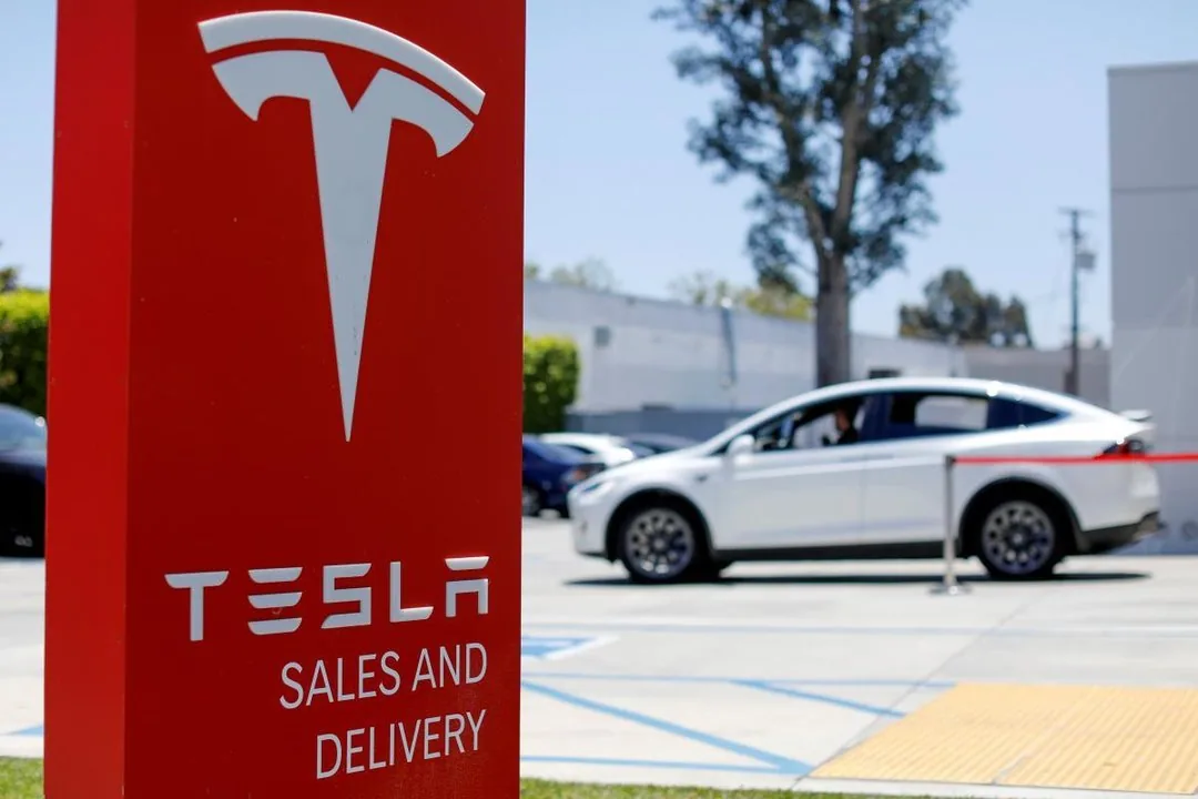 Вернуться к расчетам в криптовалюте намерена Tesla