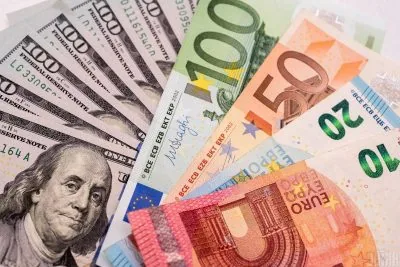 Знизився на 7 копійок курс гривні до долара