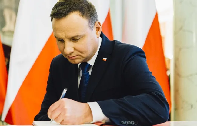Израиль осуждает вступление в силу "антисемитского" закона в Польше