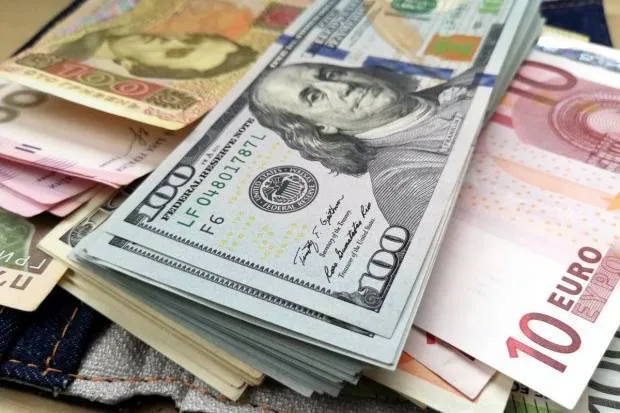 Гривня зміцнилась до долара та євро - офіційний курс валют