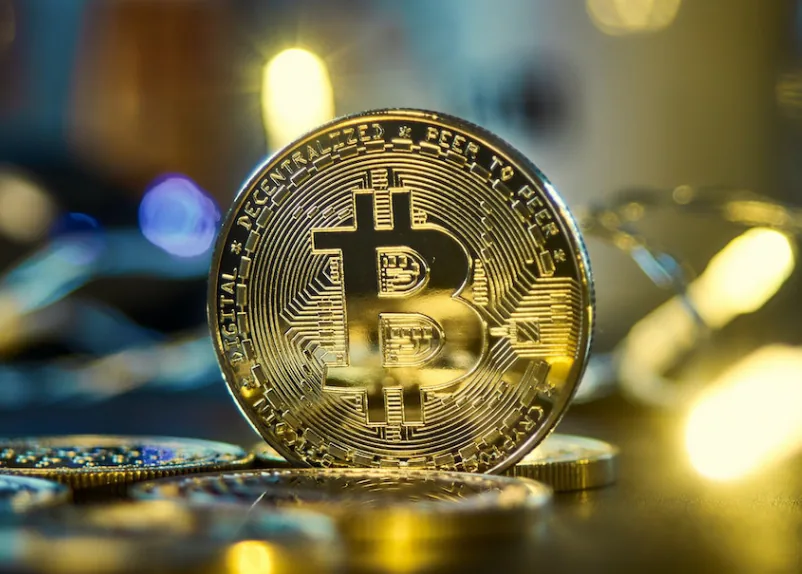 Принимать Bitcoin начали Starbucks и McDonald’s