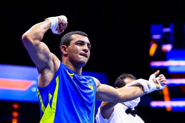 У фінал чемпіонату світу з боксу вийшов українець та зустрінеться з росіянином