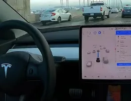 Маск розповів, що Tesla готує авто, яке самостійно зможе заробляти гроші для власника
