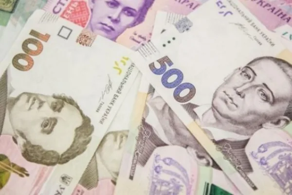 Знову стрімко зміцнився офіційний курс гривні