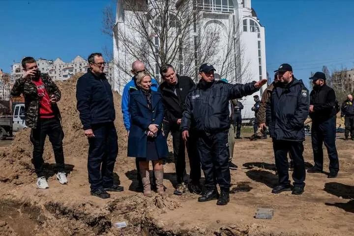 На власні очі побачили знищені окупантами передмістя Києва американські сенатори