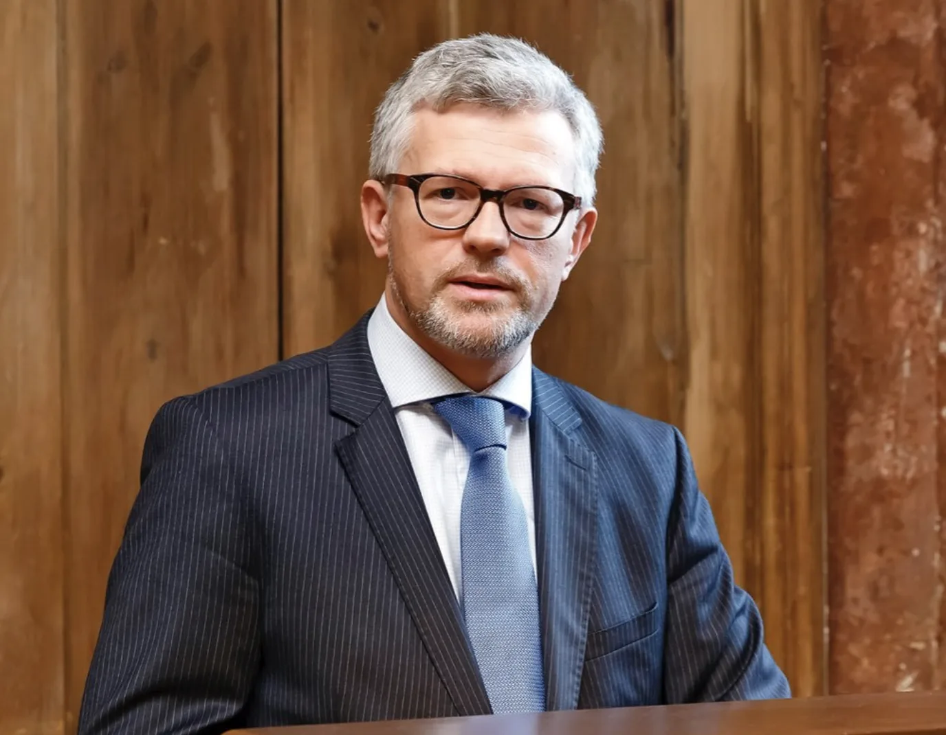 Через відмову прийняти президента Німеччини канцлер Шольц не хоче їхати до Києва. Український посол назвав його "ображеною ковбасою"
