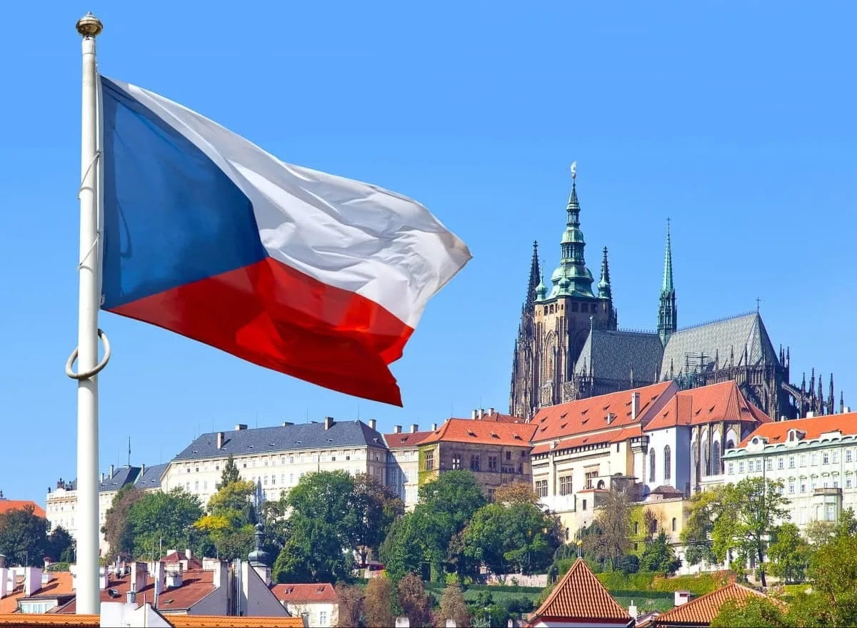 Майже мільйон доларів, зібраних на акції до річниці радянської окупації, чехи передали ЗСУ