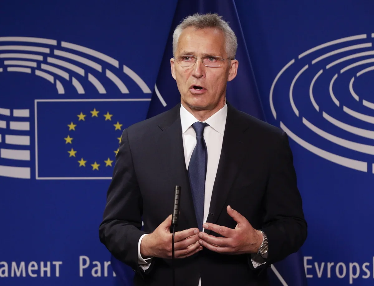 Генсек НАТО - ми платимо доларами і євро, українці платять життями