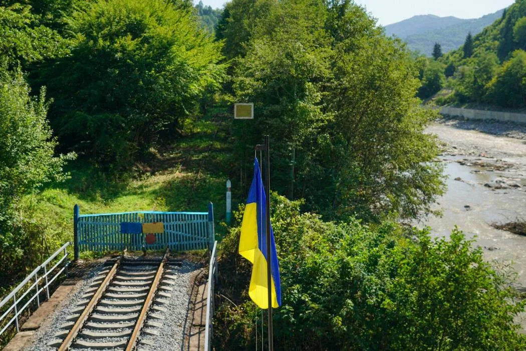 Закинуту залізницю у Карпатах до кордону з Румунією Україна відновила
