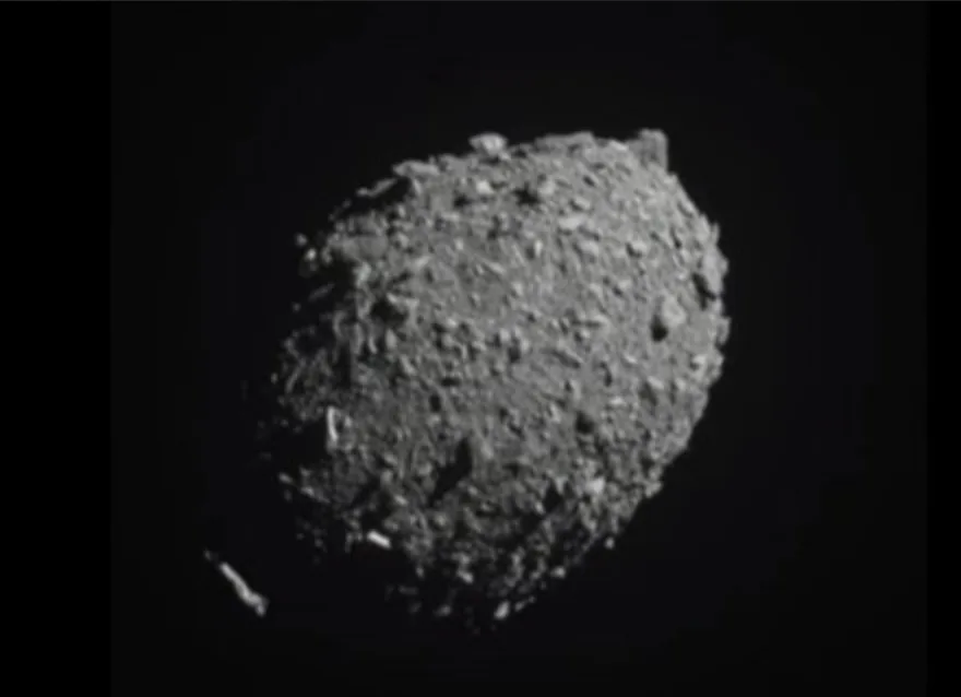 Успішно врізався в астероїд космічний корабель NASA. ВІДЕО
