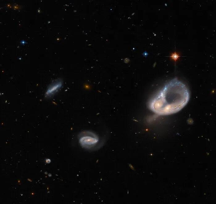Зіткнення галактик за 670 мільйонів світлових років сфотографував Hubble