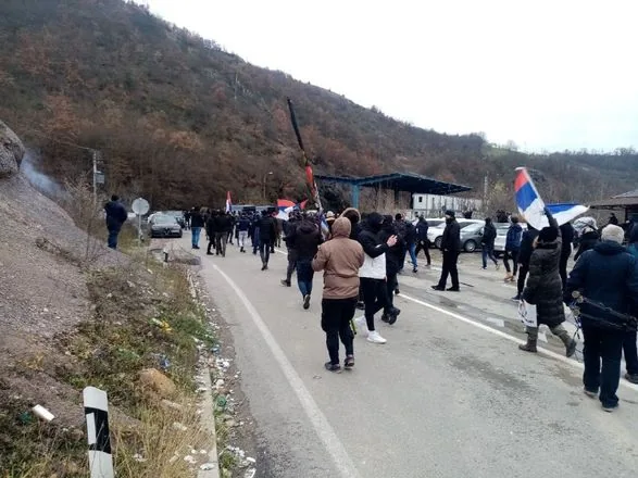 Першу лінію оборони на КПП між Косово та Сербією пробили протестувальники