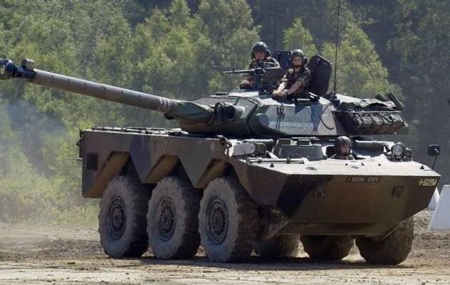 Міністр оборони Франції - перші танки AMX-10RC вже прибули до України