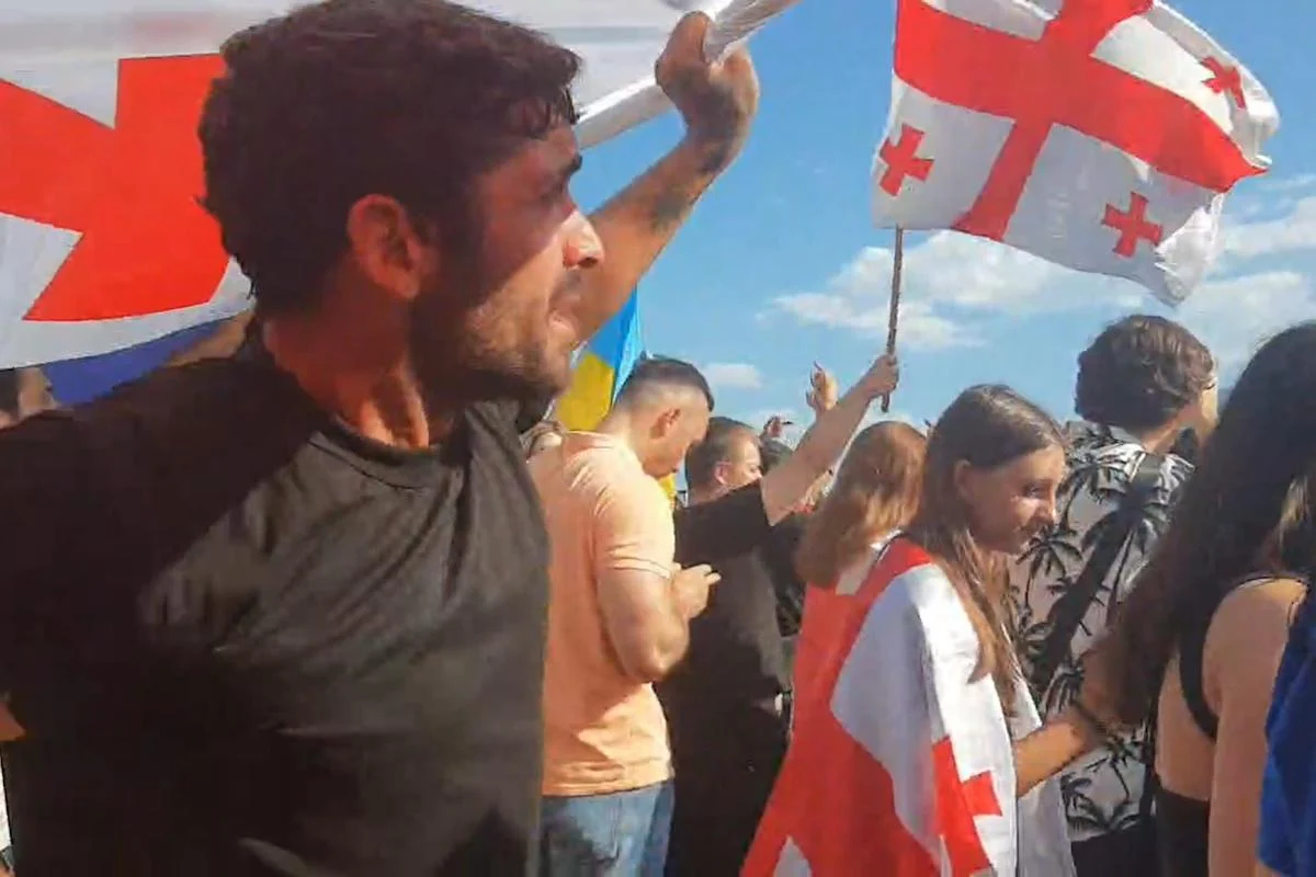 Учасників мітингу проти прибуття лайнера з росіянами поліція Грузії затримала