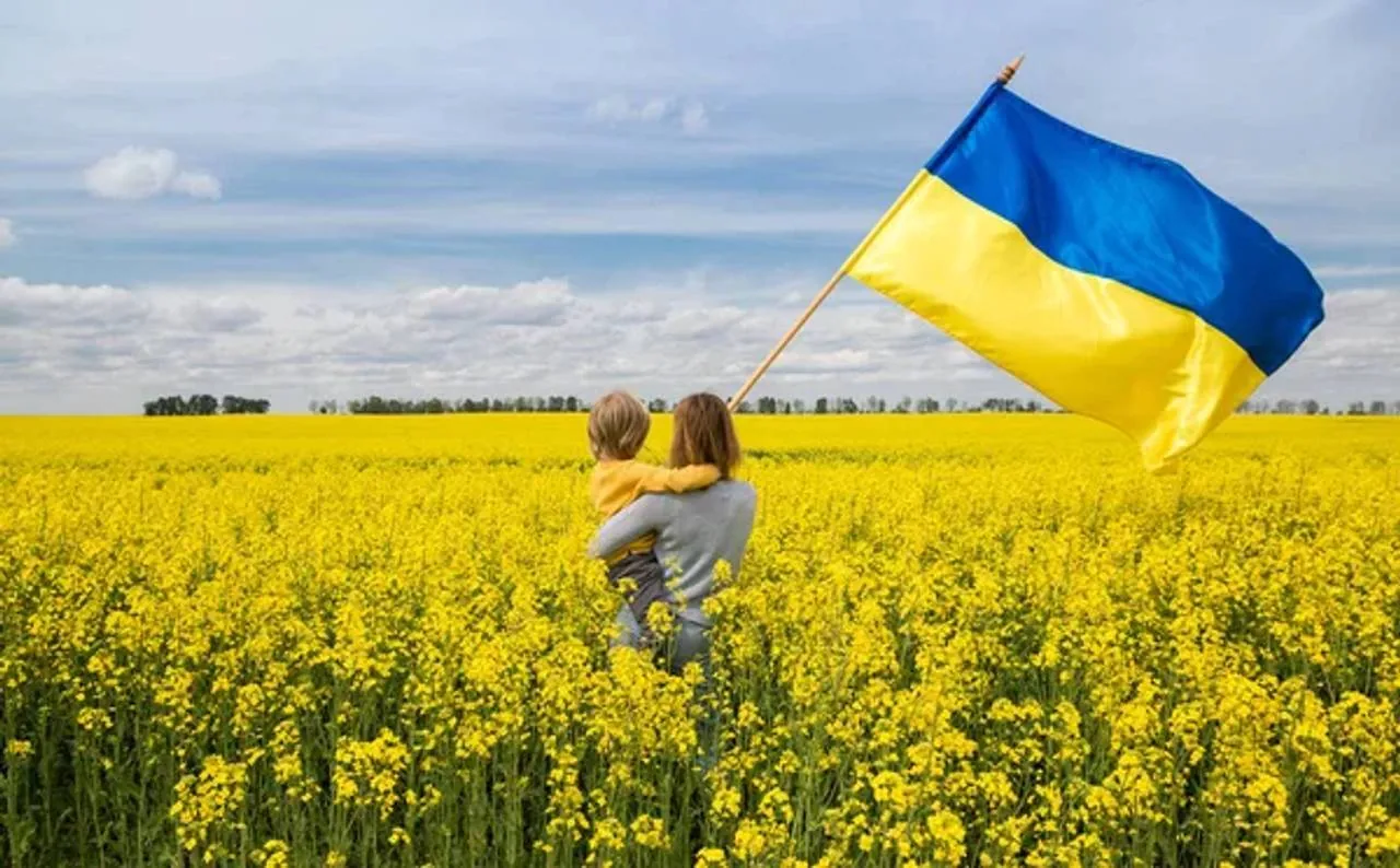 Вважають українську мову рідною 90% українців: результати дослідження