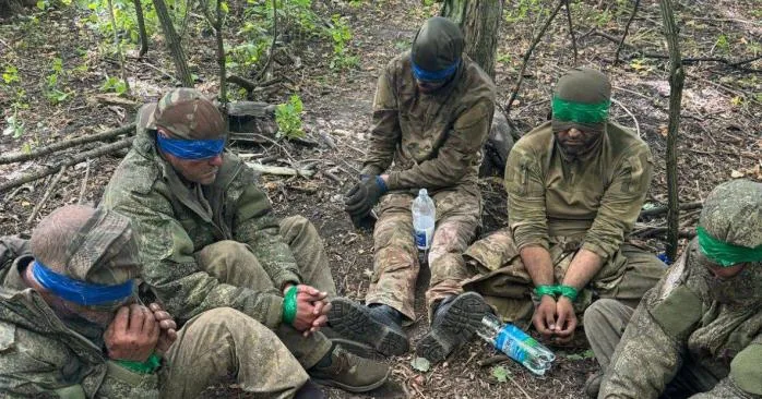 Ціла рота російських солдатів здалася у полон ЗСУ: їх покинули командири