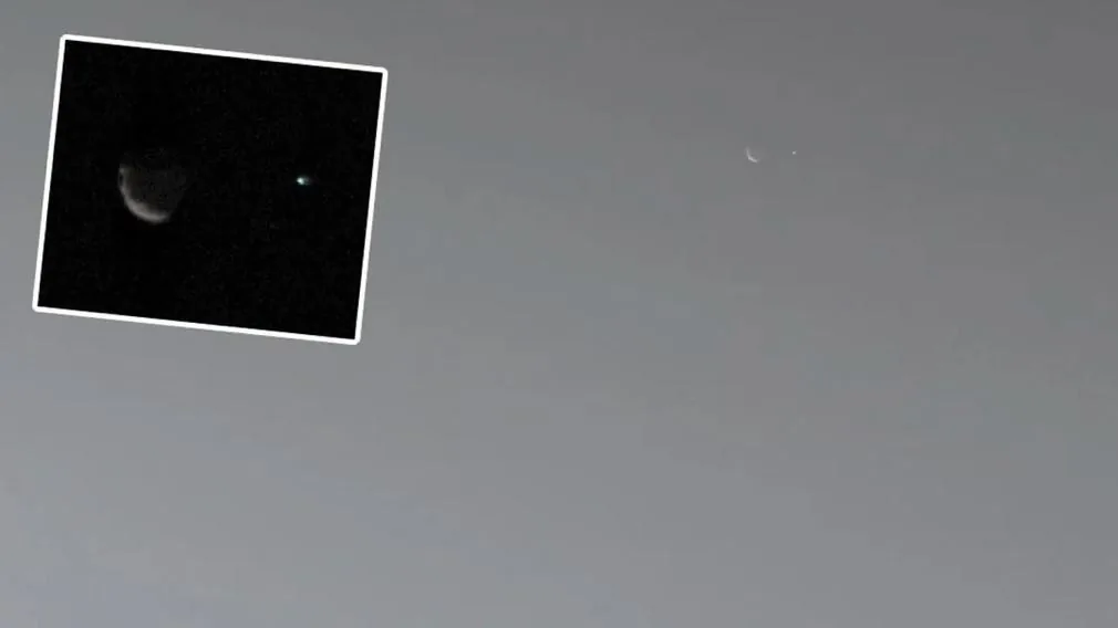 Світлина від марсохода Curiosity: Земля та супутник Марса
