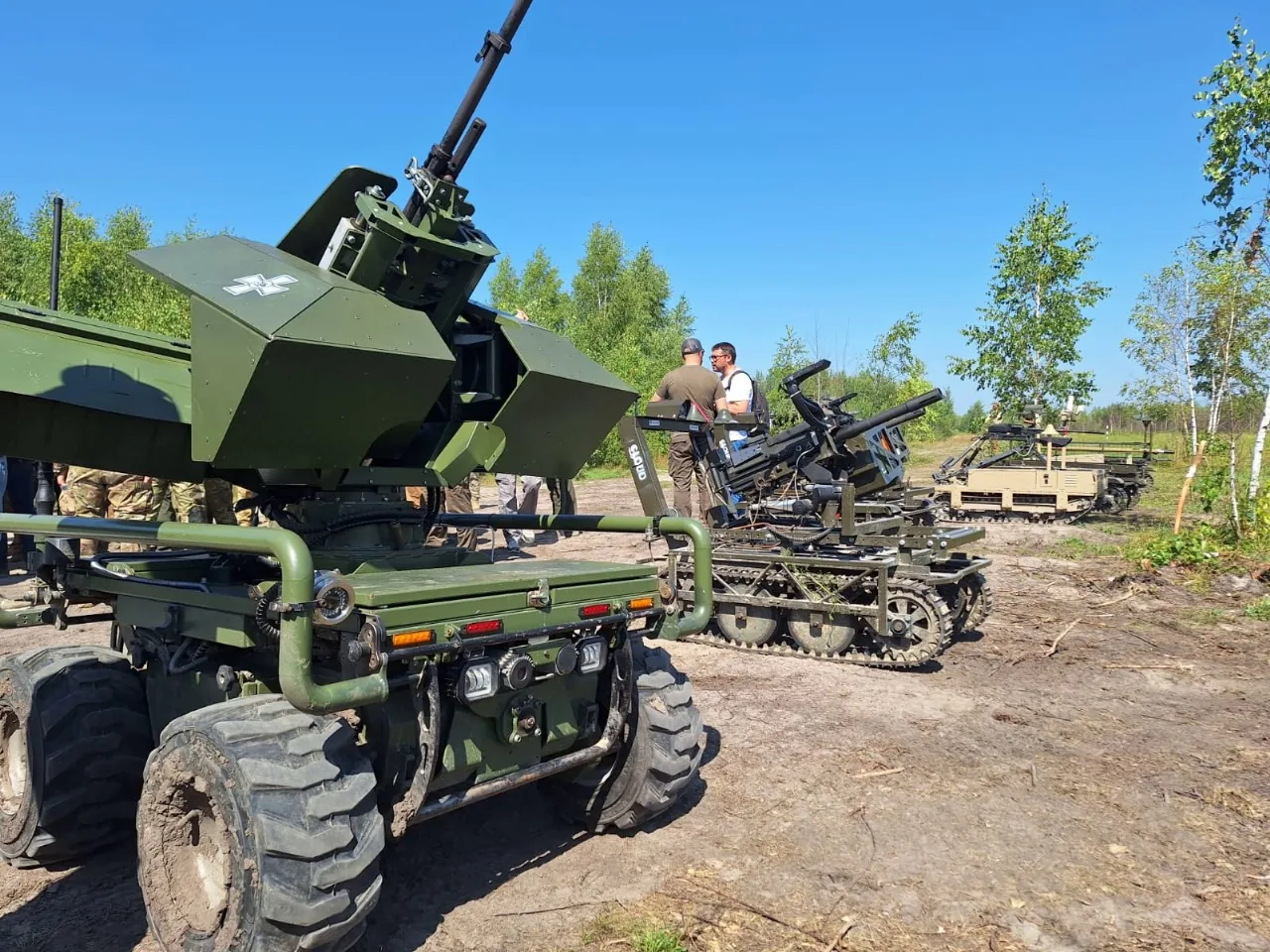 Близько 130 нових зразків озброєння та військової техніки Міноборони у січні допустило до використання