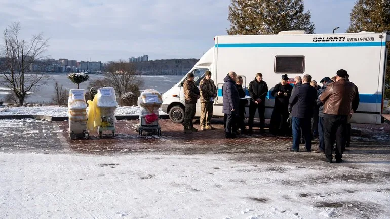 Для допомоги сходу України - до Тернополя прибув реанімобіль від Папи Римського