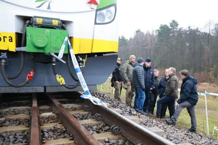 "Укрзалізниця" повідомила про зміни у графіку поїзда до Варшави - підрив колії у Польщі