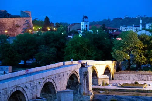 До середини жовтня до Македонії можна їздити без віз