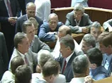 БЮТ випередив ПР: напівзаблокована Рада працює. Депутати вже навіть побилися