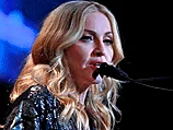 Мадонна сравнила травлю подростков-гомосексуалистов с Холокостом